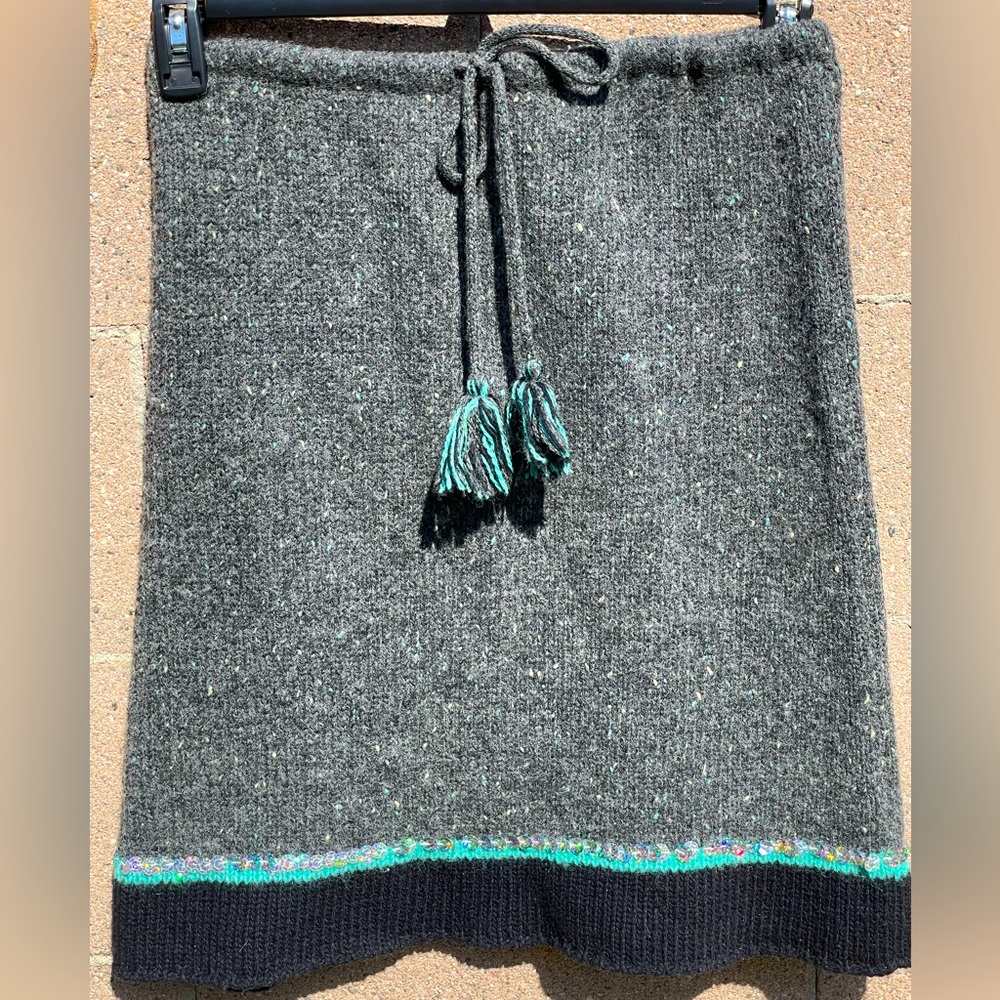 ‘Bulldog guaranteed tough’ wool skirt.